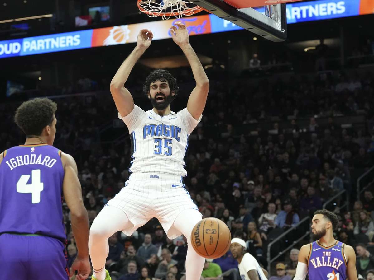 Franz Wagner y el Magic doblegaron a los Suns
