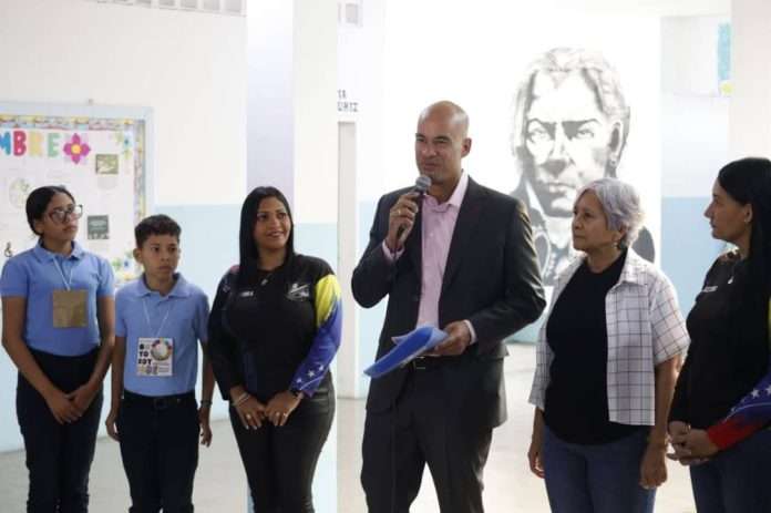 Ministro Rodríguez desmiente que se pida renuncia a maestros de AVEC