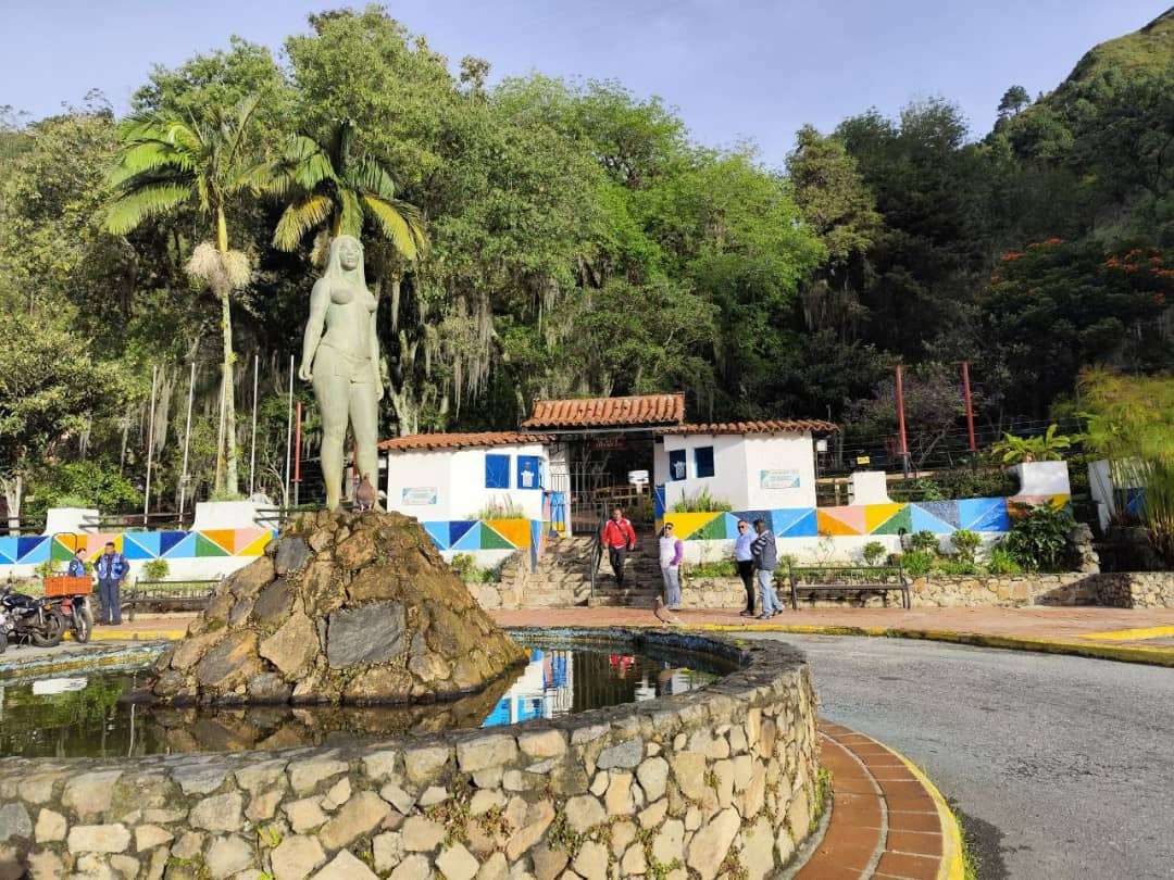 Parque Zoológico Chorros de Milla da la bienvenida a leona Carú