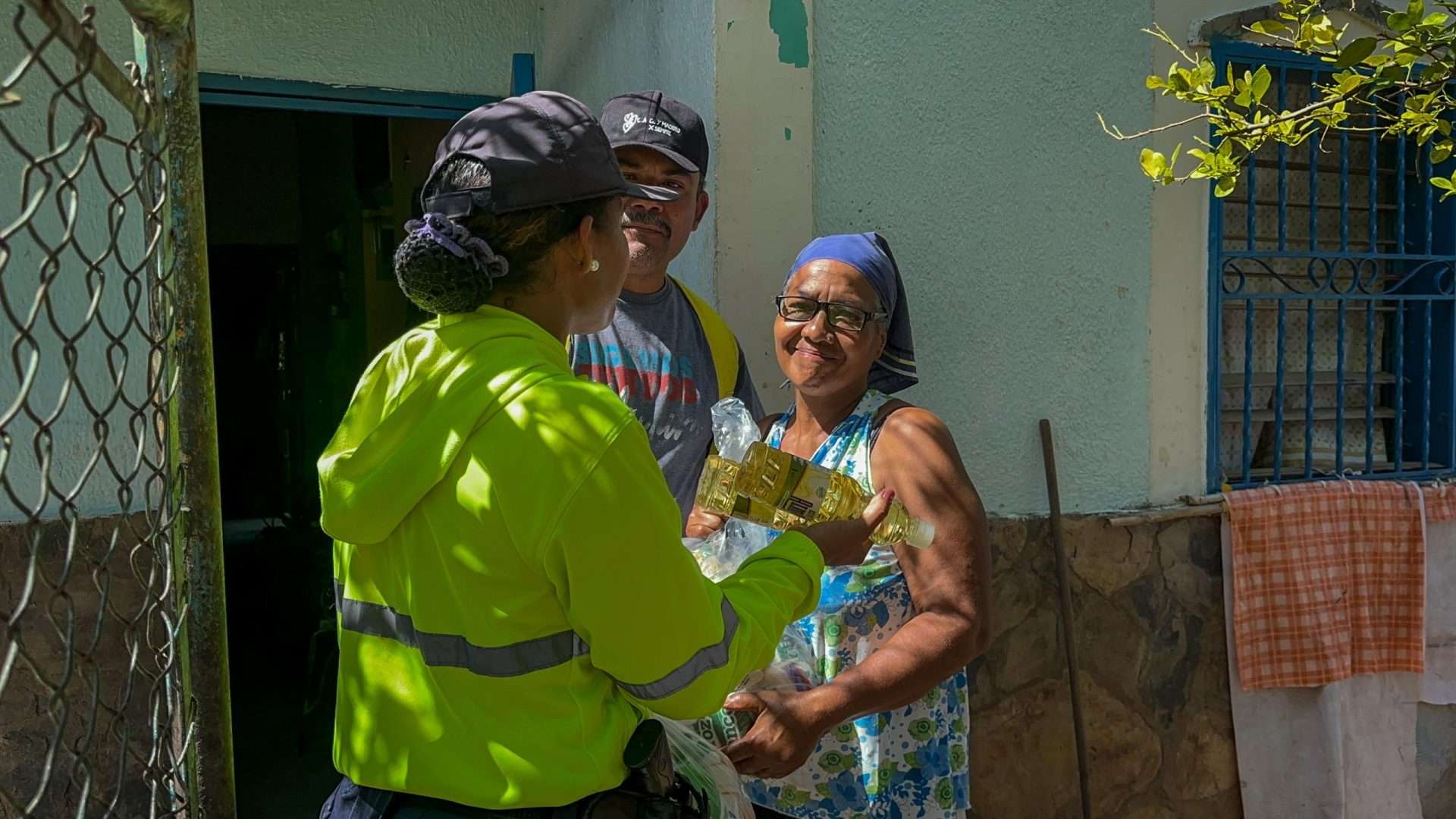 Entregan 350 combos Clap en zonas afectadas por lluvias en Sucre 