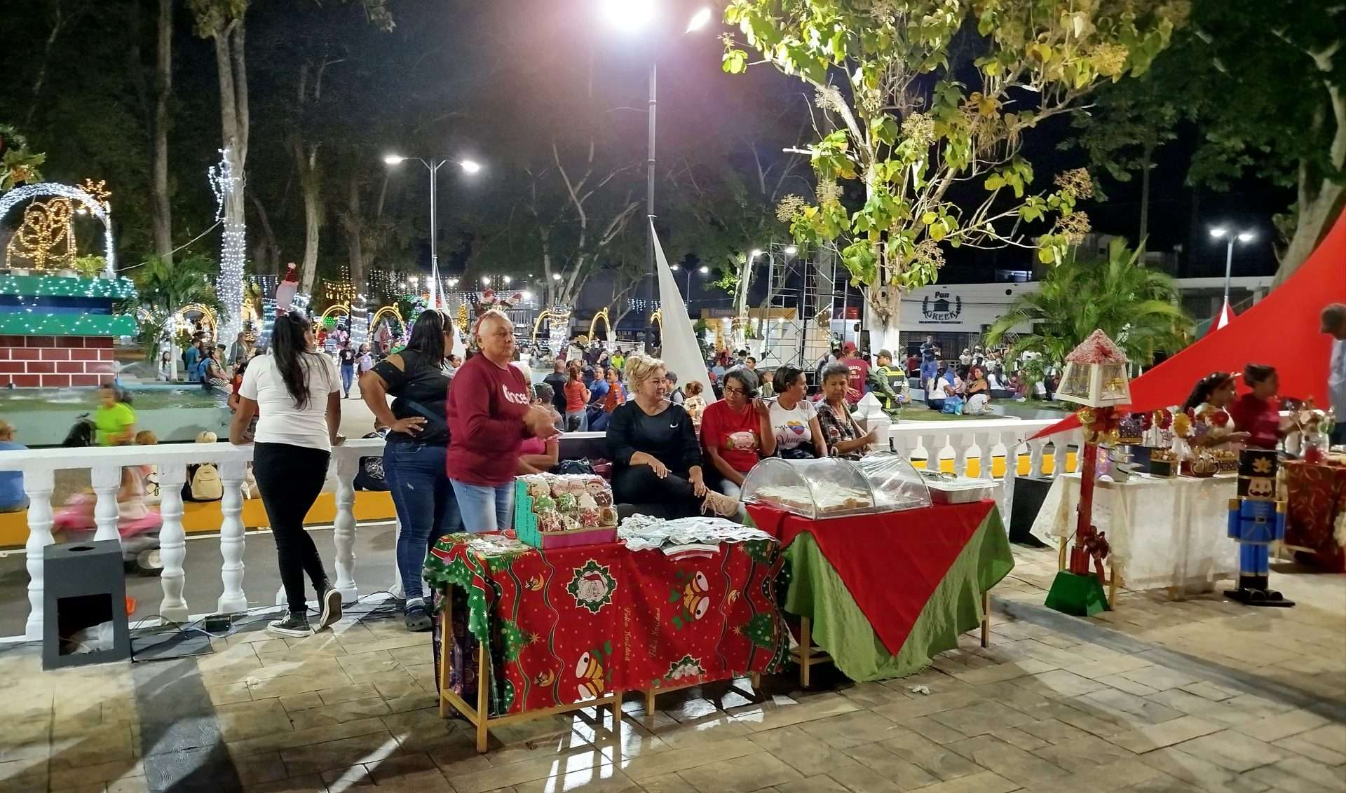 Emprendedores realizan feria navideña en Tucupita