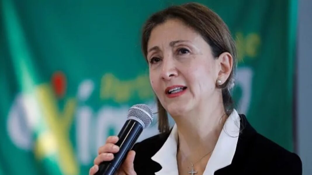 Ingrid Betancourt dice que va acompañar a Edmundo González en su toma de posesión