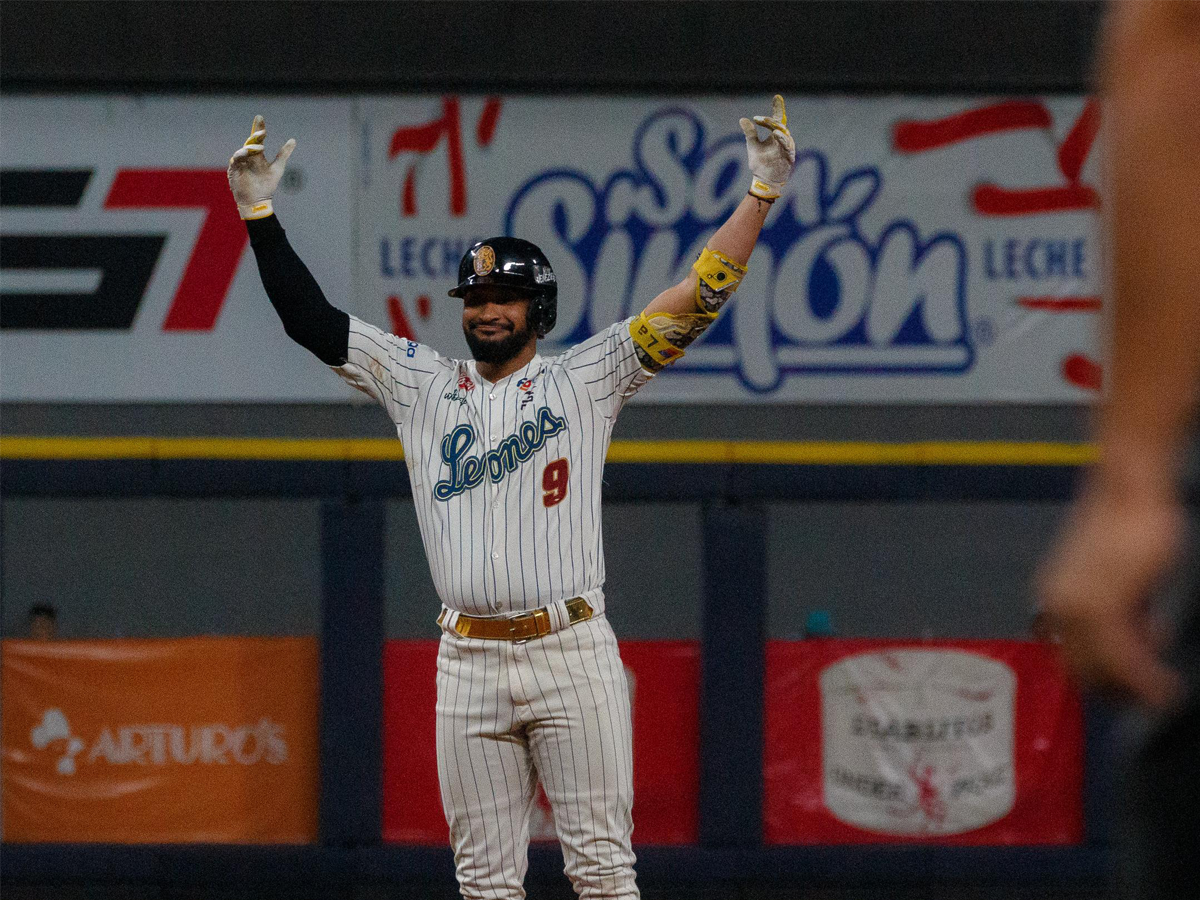 Los Leones pasaron la escoba en duelo de felinos