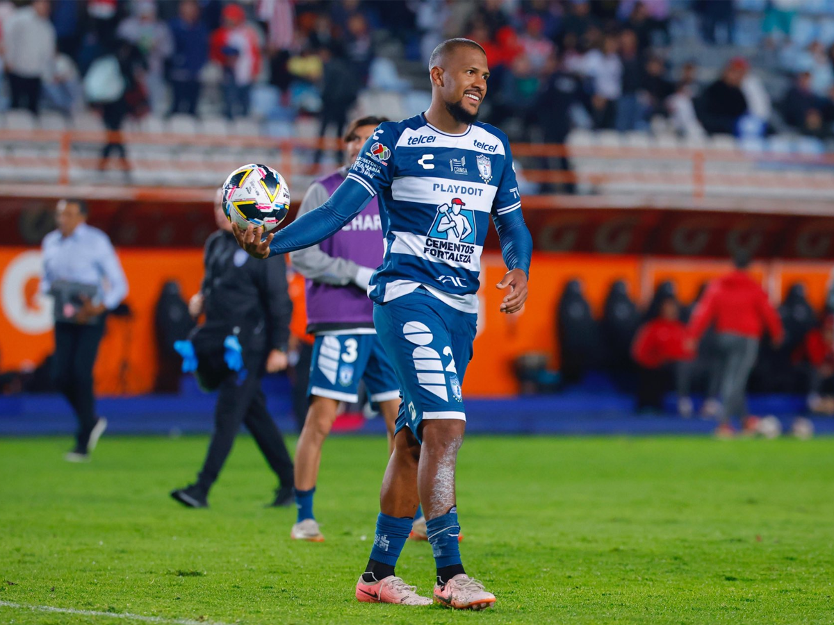 Salomón se baja con triplete y se lleva el balón