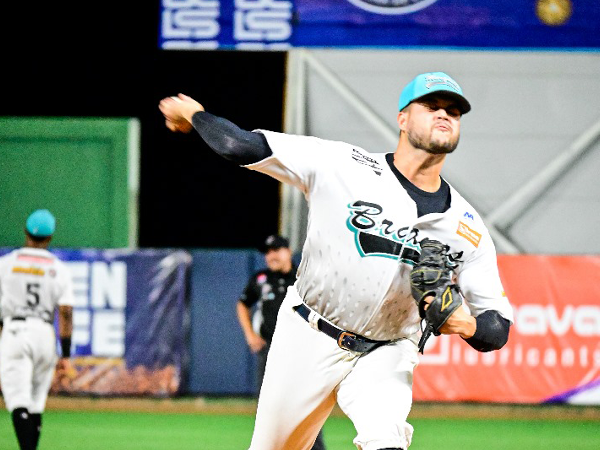 Julio Vivas se muda a Tiburones de La Guaira