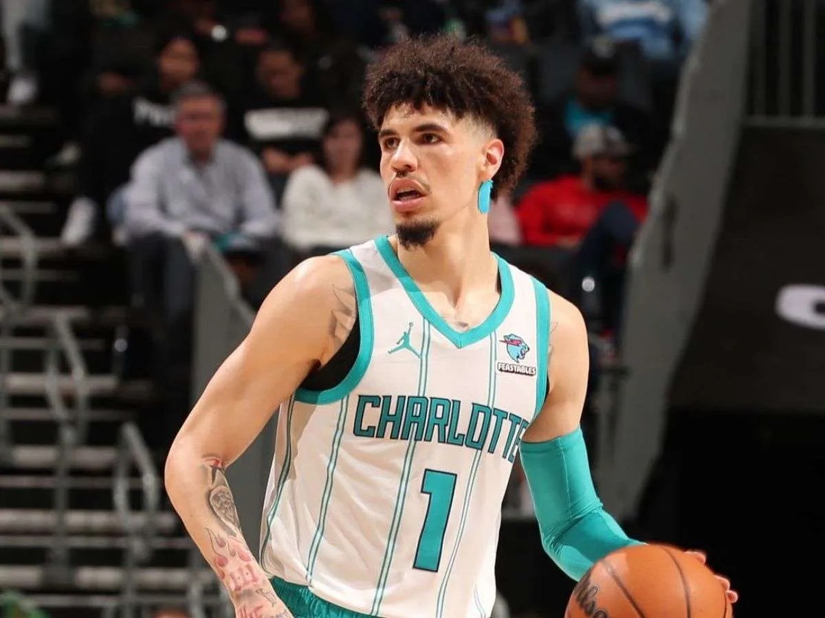 LaMelo Ball opacó triple-doble de Antetokounmpo