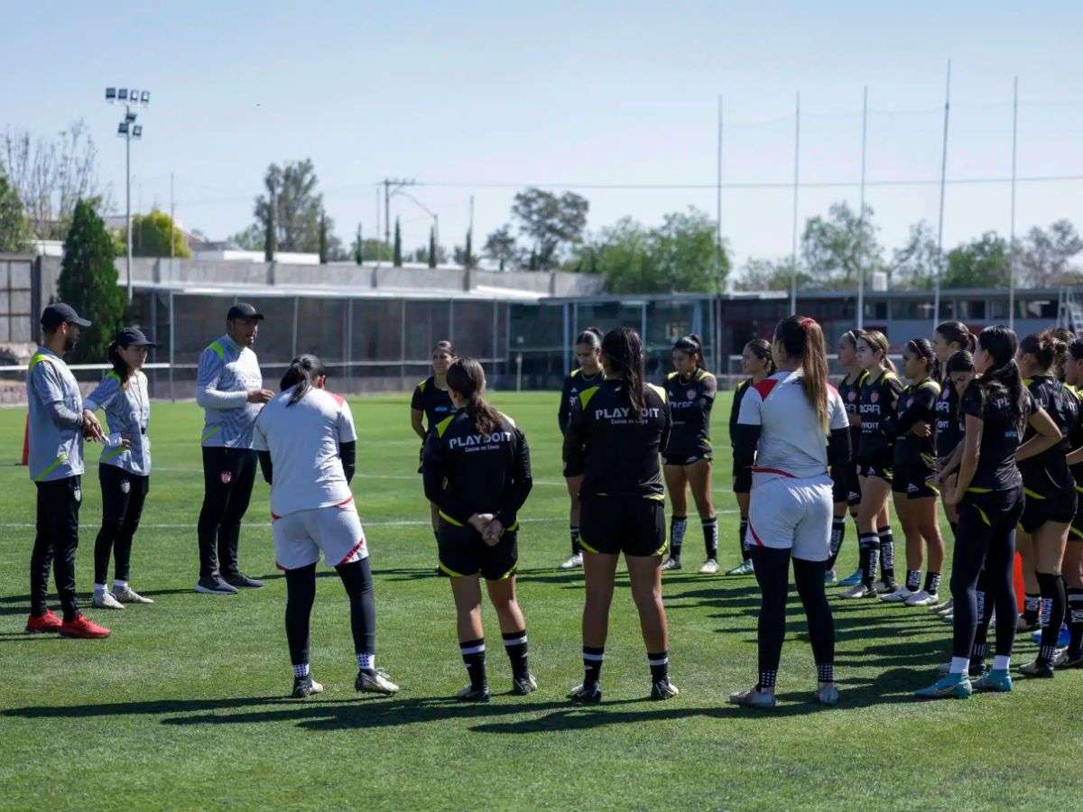 Celebran crecimiento del fútbol femenino en México