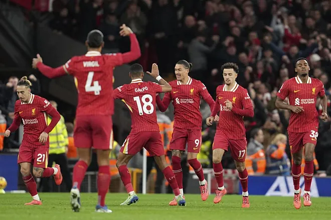 Liverpool remonta y es el nuevo líder, el City cayó ante en Bournemouth