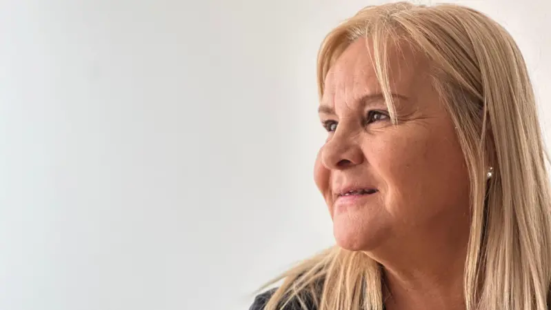 la pobreza oculta de los colombianos que viven en estratos altos pero no llegan a fin de mes