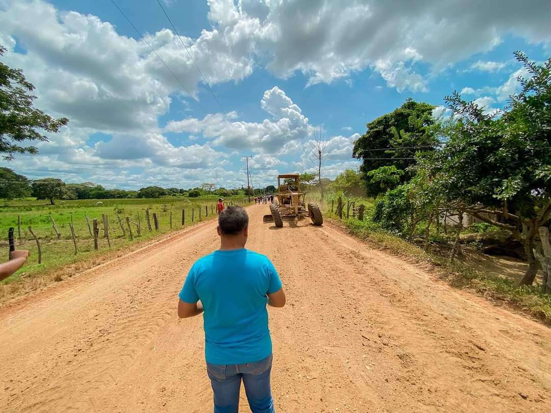 Más de 30 kilómetros de vialidad mejoran en Uverito en Guárico