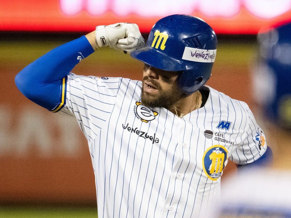 Renato Núñez fue protagonista en paliza de Magallanes