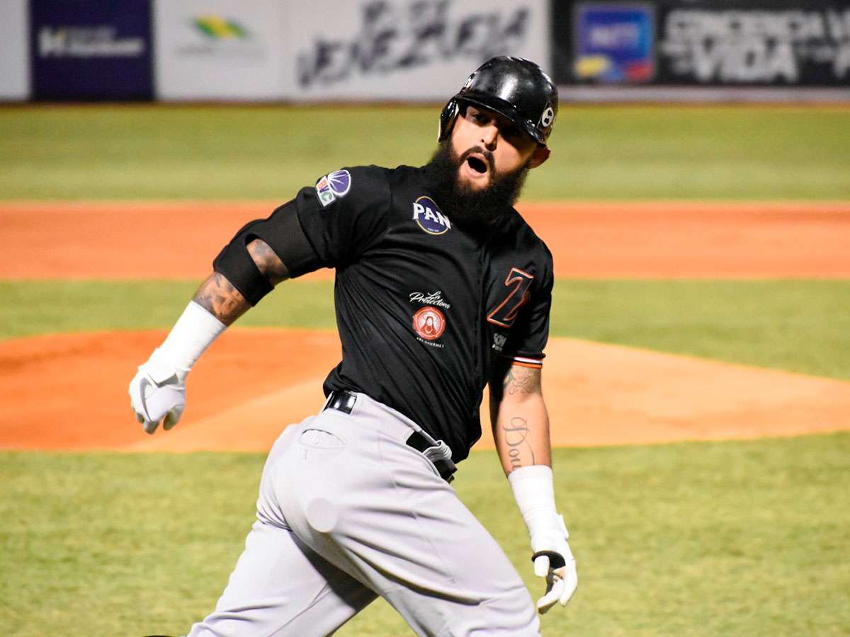 Rougned Odor extendió racha positiva de las Águilas