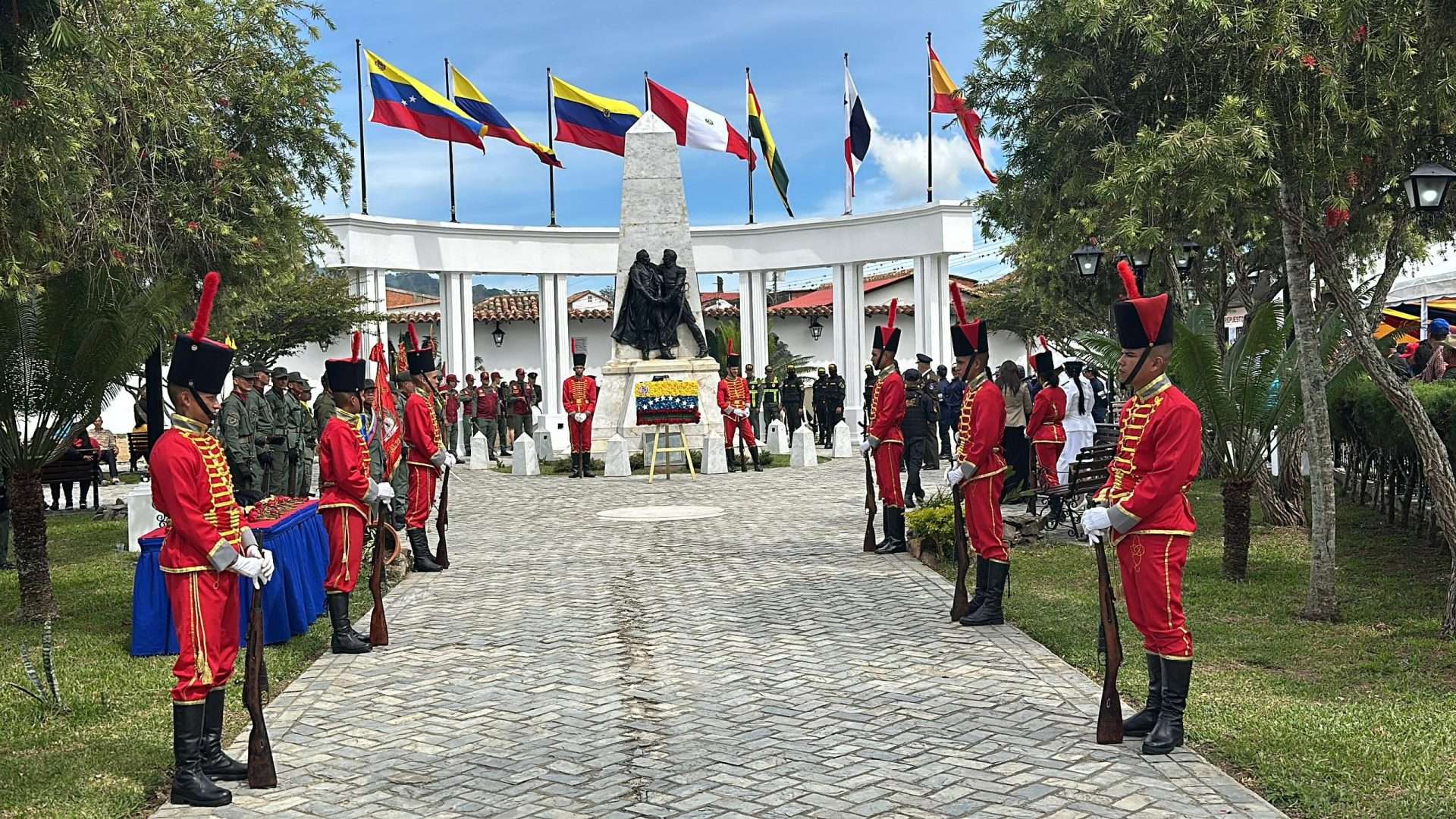 Trujillo celebró 204 años del abrazo de Bolívar y Morillo en Santa Ana