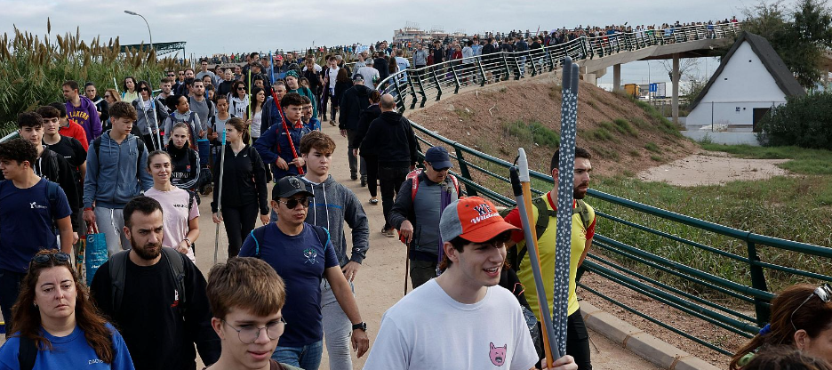 Miles de voluntarios han arribado a las zonas más afectados por la DANA