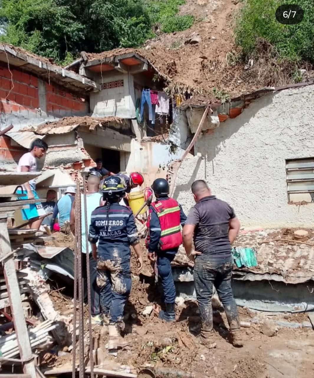 Talud dejó dos personas fallecidas en Caricuao