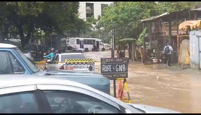 Lluvias causaron anegaciones y generaron retraso vehicular en La Guaira