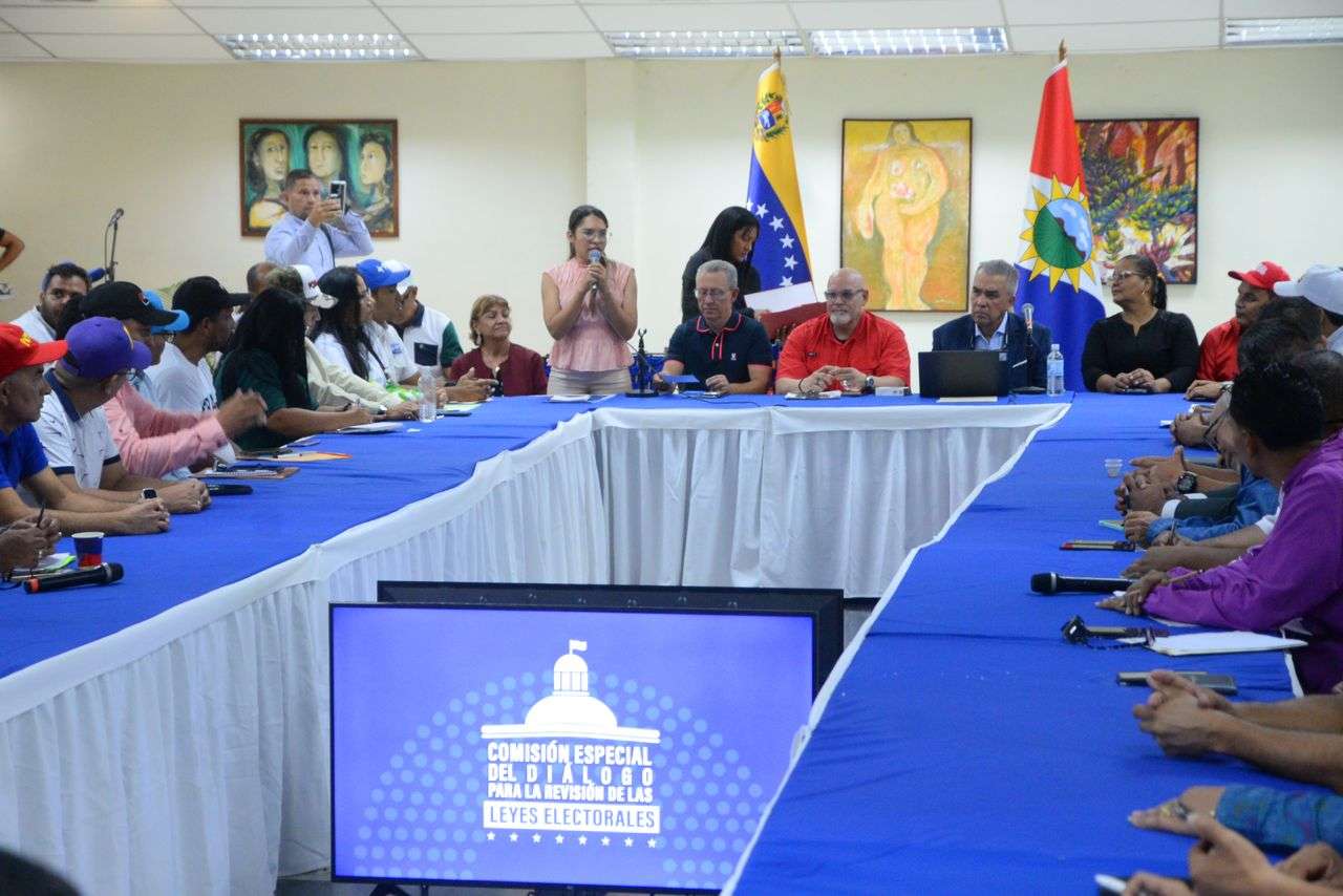 Organizaciones políticas de Yaracuy debaten en torno a leyes electorales