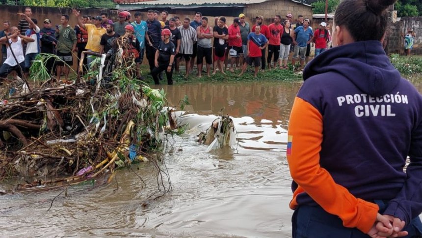 Buscan a joven que jugaba con sus amigos lanzándose de un puente en Zulia y fue arrastrado por la corriente