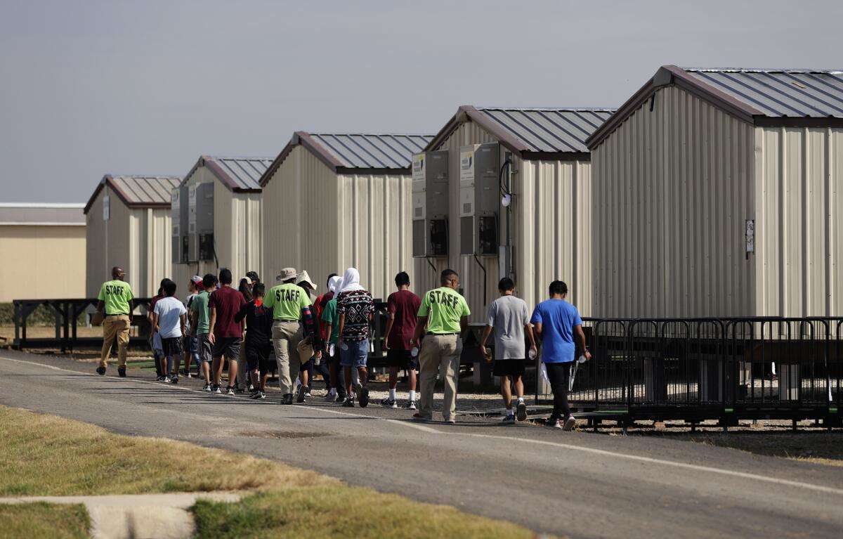 Los Ángeles se une a Chicago como “ciudad santuario” para migrantes