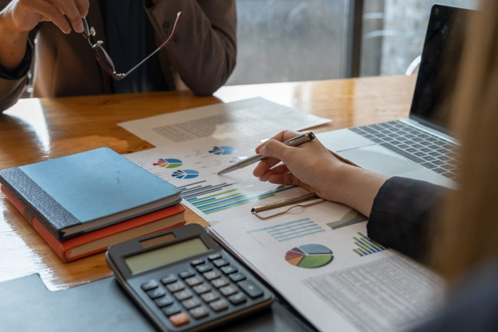 Cómo se diferencia la administración financiera de la contabilidad