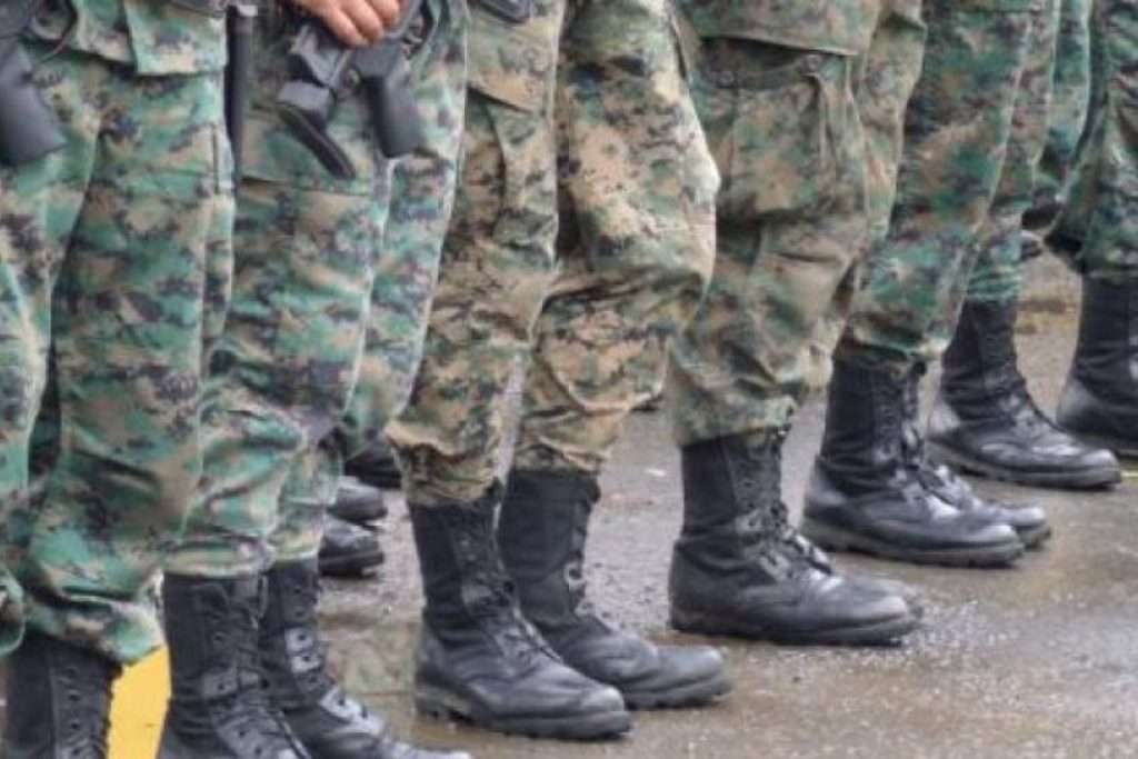 Detuvieron a 10 militares acusados de traición a la patria