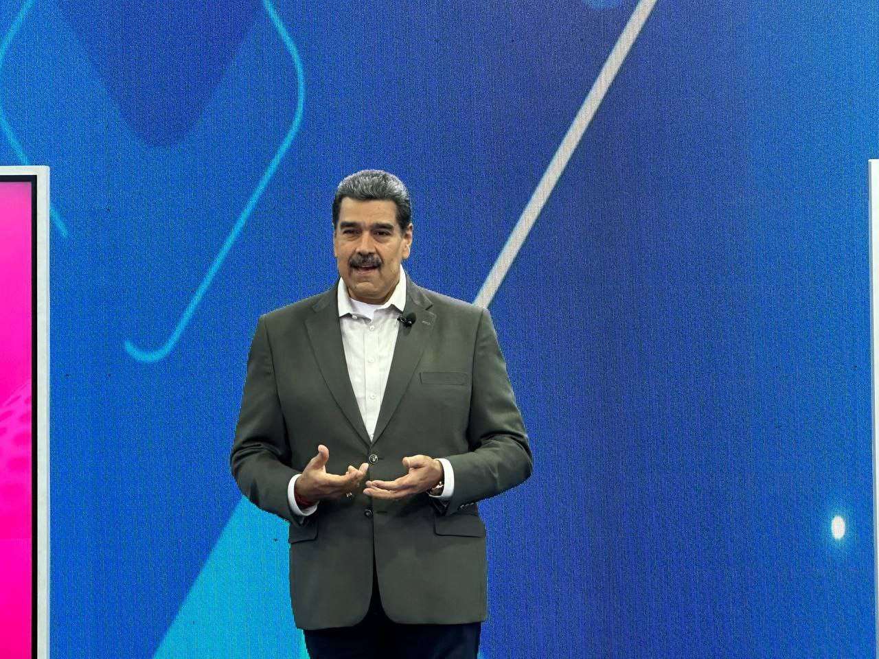 Maduro instruye garantizar medicamentos con producción nacional