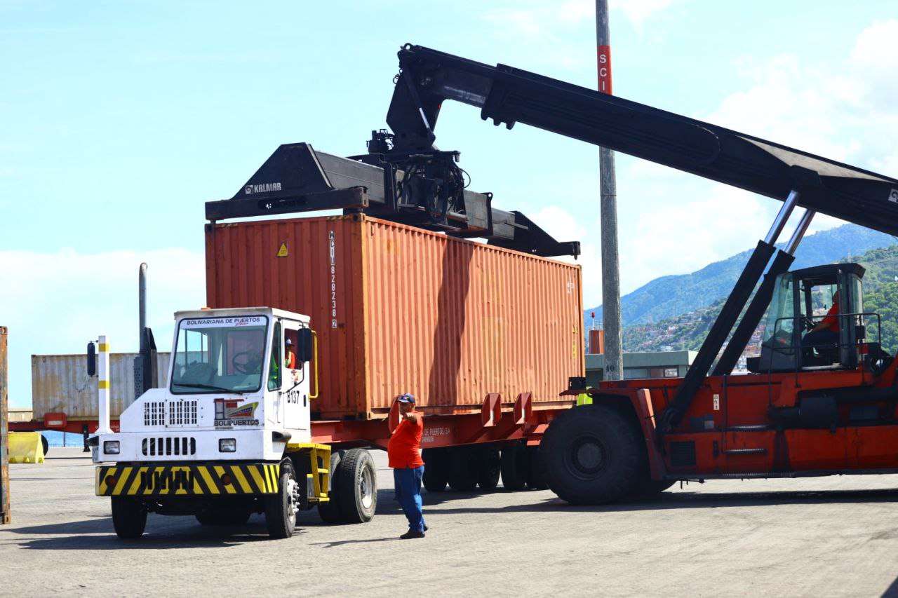 Venezuela envía 200 toneladas de material de construcción a Cuba