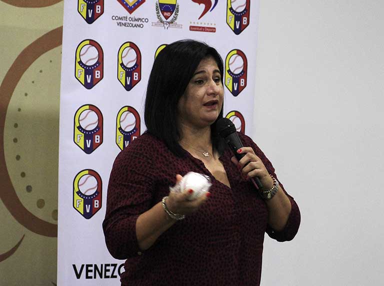 Aracelis León elegida Dirigente del Año