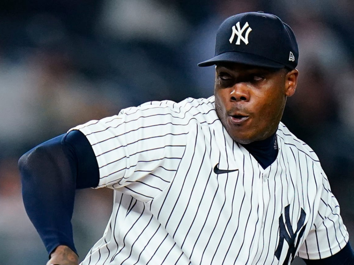 Aroldis Chapman se vengó y firmó con Boston