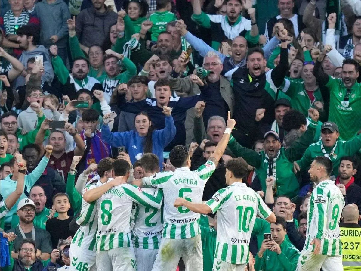 Betis saca valioso empate ante Barcelona