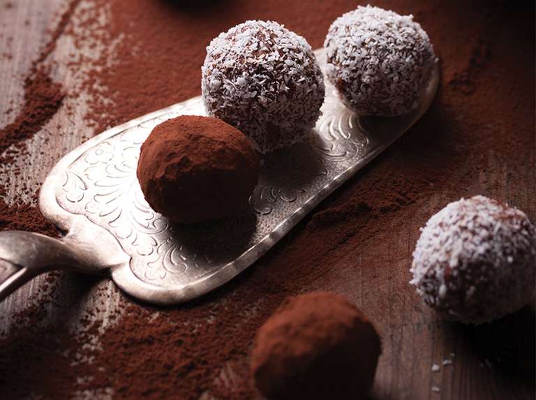 Trufas de coco y chocolate