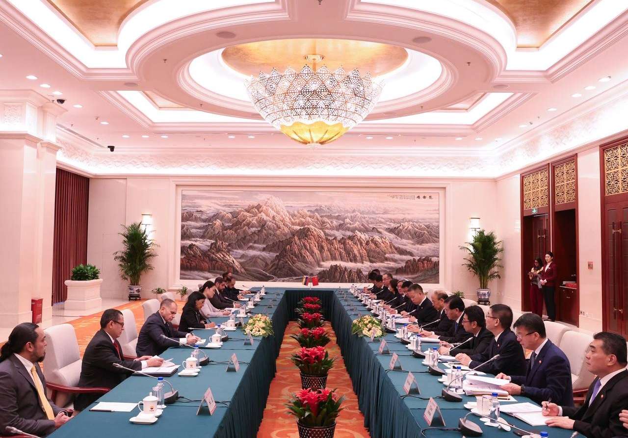 Venezuela y China revisan alianzas estratégicas en materia energética