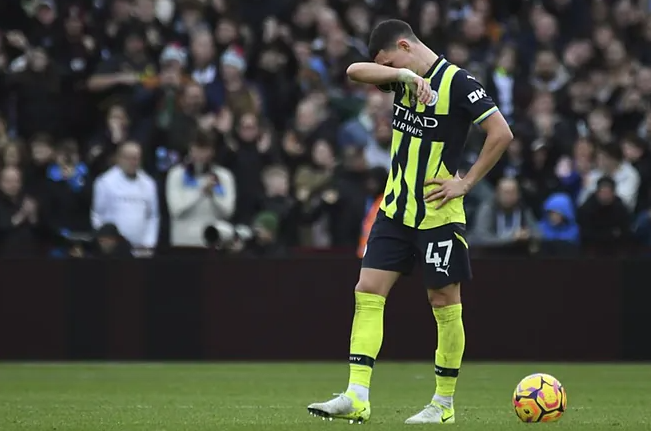 Debacle en el City cae ante Aston Villa novena derrota en sus últimos 12 partidos