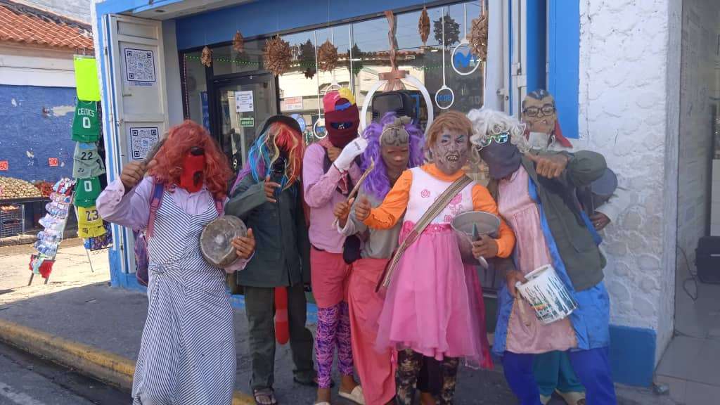 Parrandas e‘ locos y las Locainas recorrieron calles de Cojedes