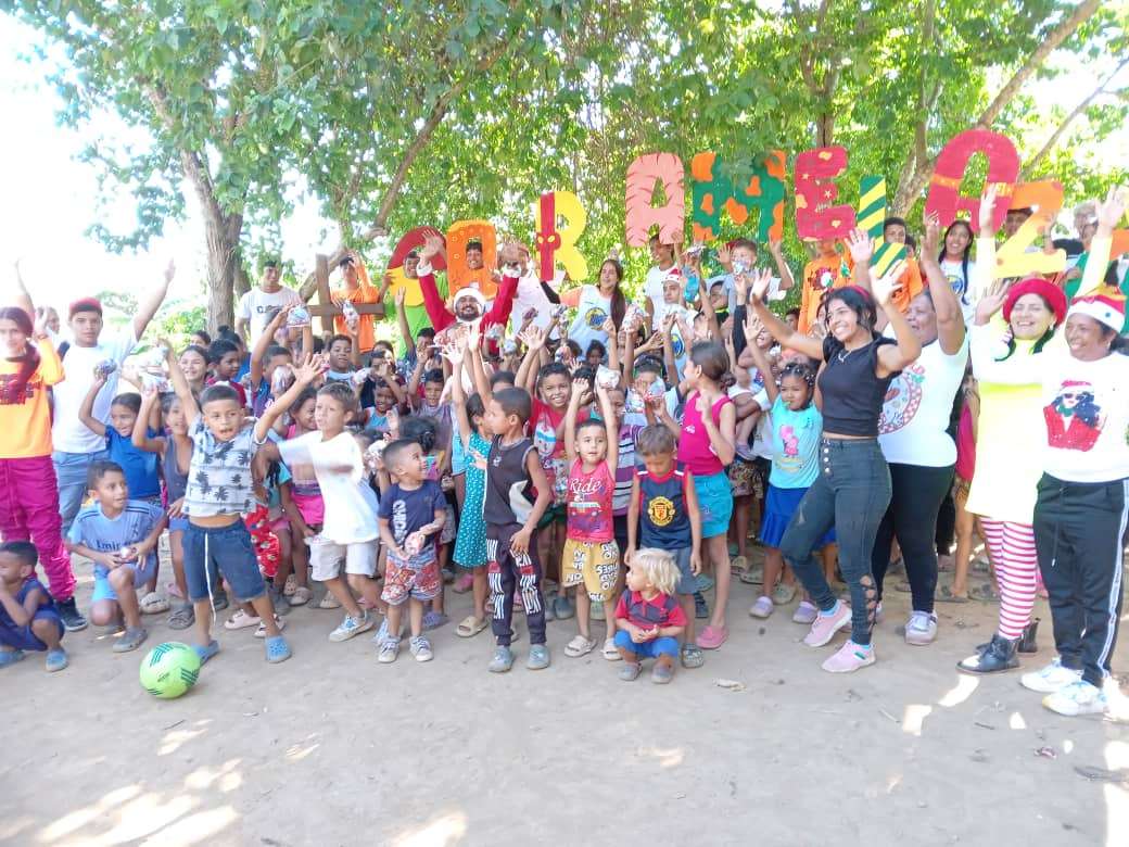 Repartieron regalos a niños de Santa Lucía del Tuy