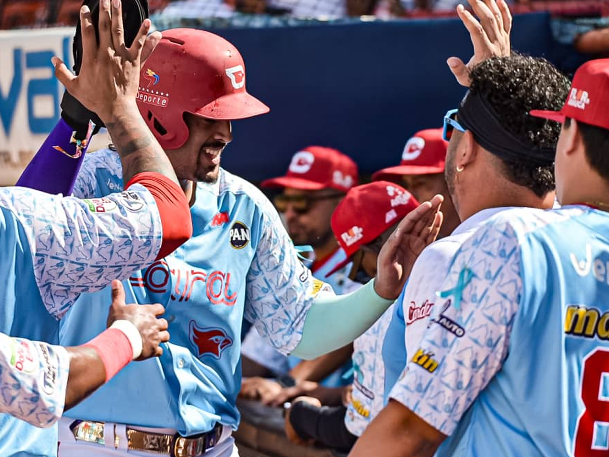Cardenales barre a Aguilas y consolida el liderato