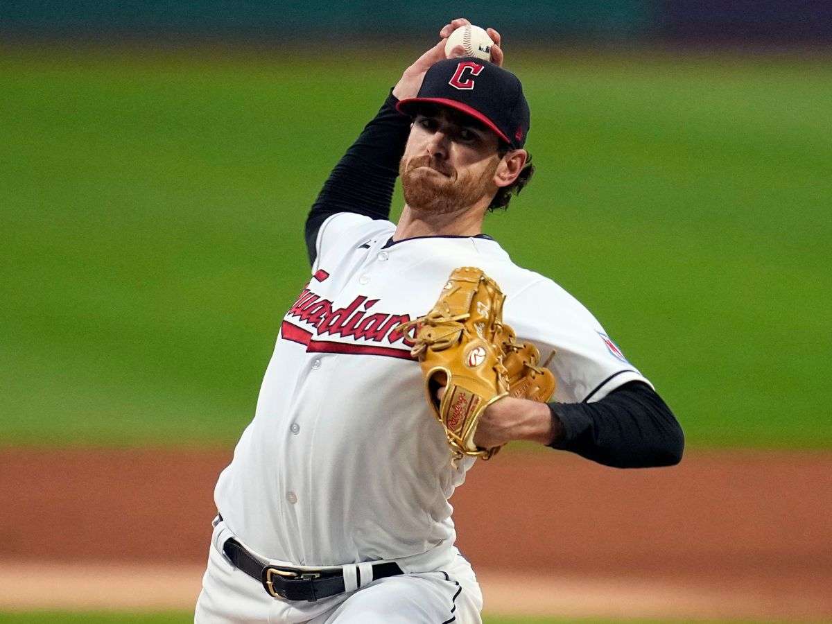 Shane Bieber renueva con Guardianes para el 2025