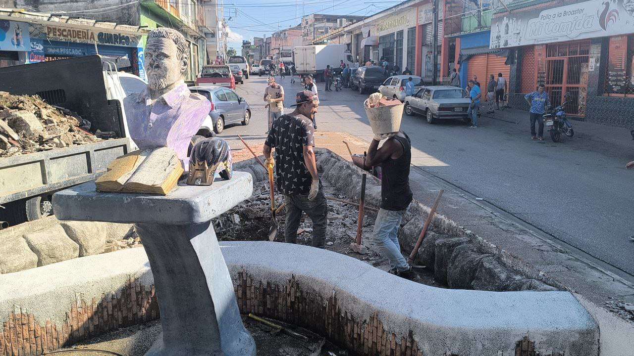 Remodelan dos plazas en el centro de San Juan de los Morros