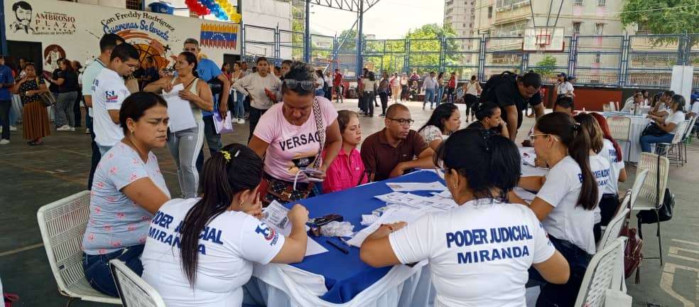 Casi 500 personas atendidas en jornada móvil del TSJ en Guatire