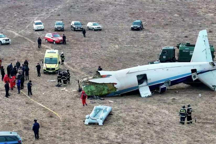 Accidente aéreo en Kazajistán de vuelo comercial con 72 personas a bordo
