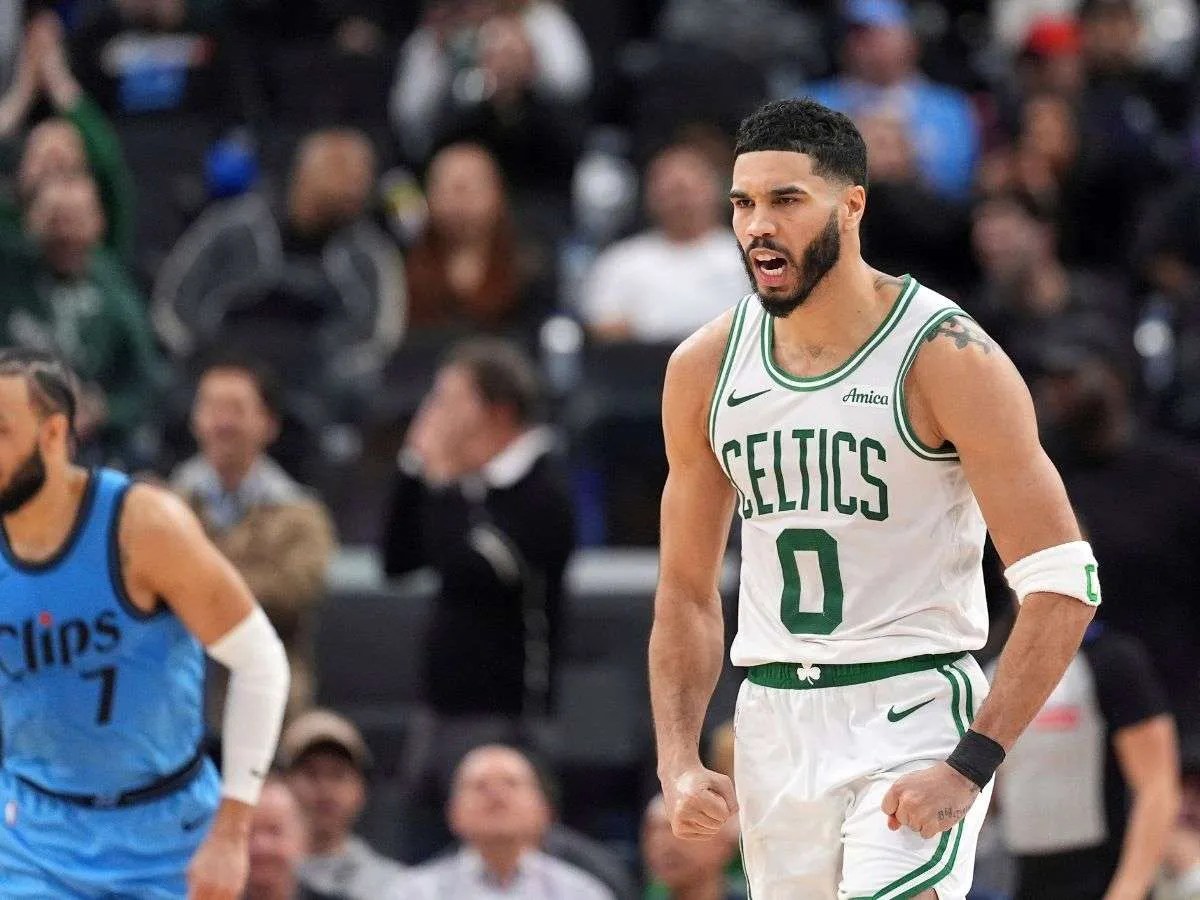 Brown y Tatum guiaron a Celtics al triunfo