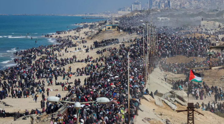 Miles de palestinos regresan al norte de la Franja de Gaza tras los acuerdos de tregua