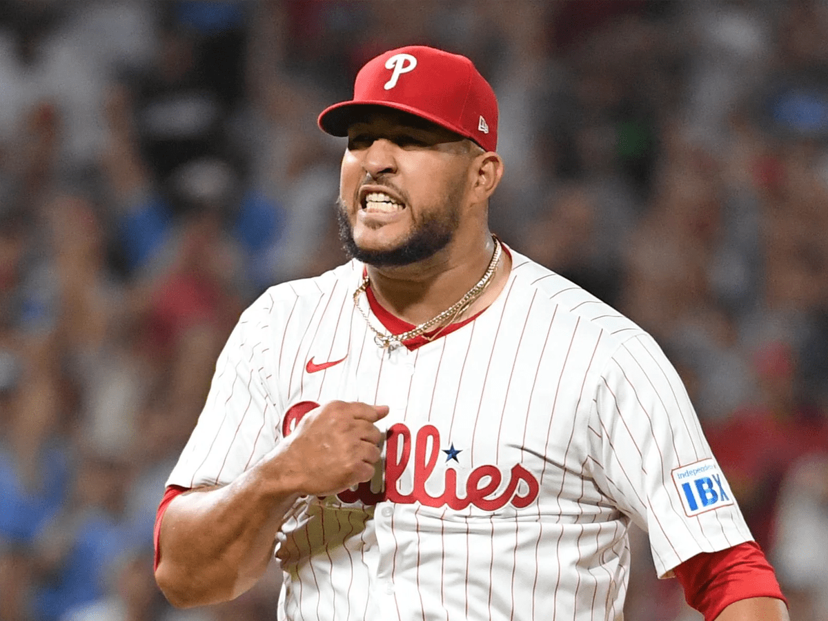 Kansas City refuerza su bullpen con Carlos Estévez