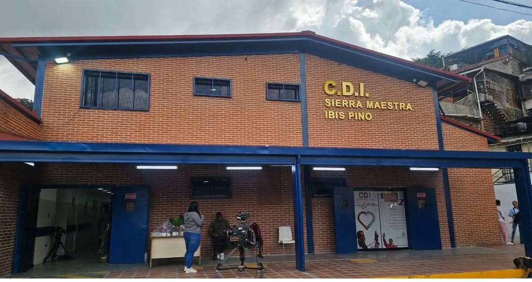 CDI Ibis Pino atiende a vecinos del 23 de Enero