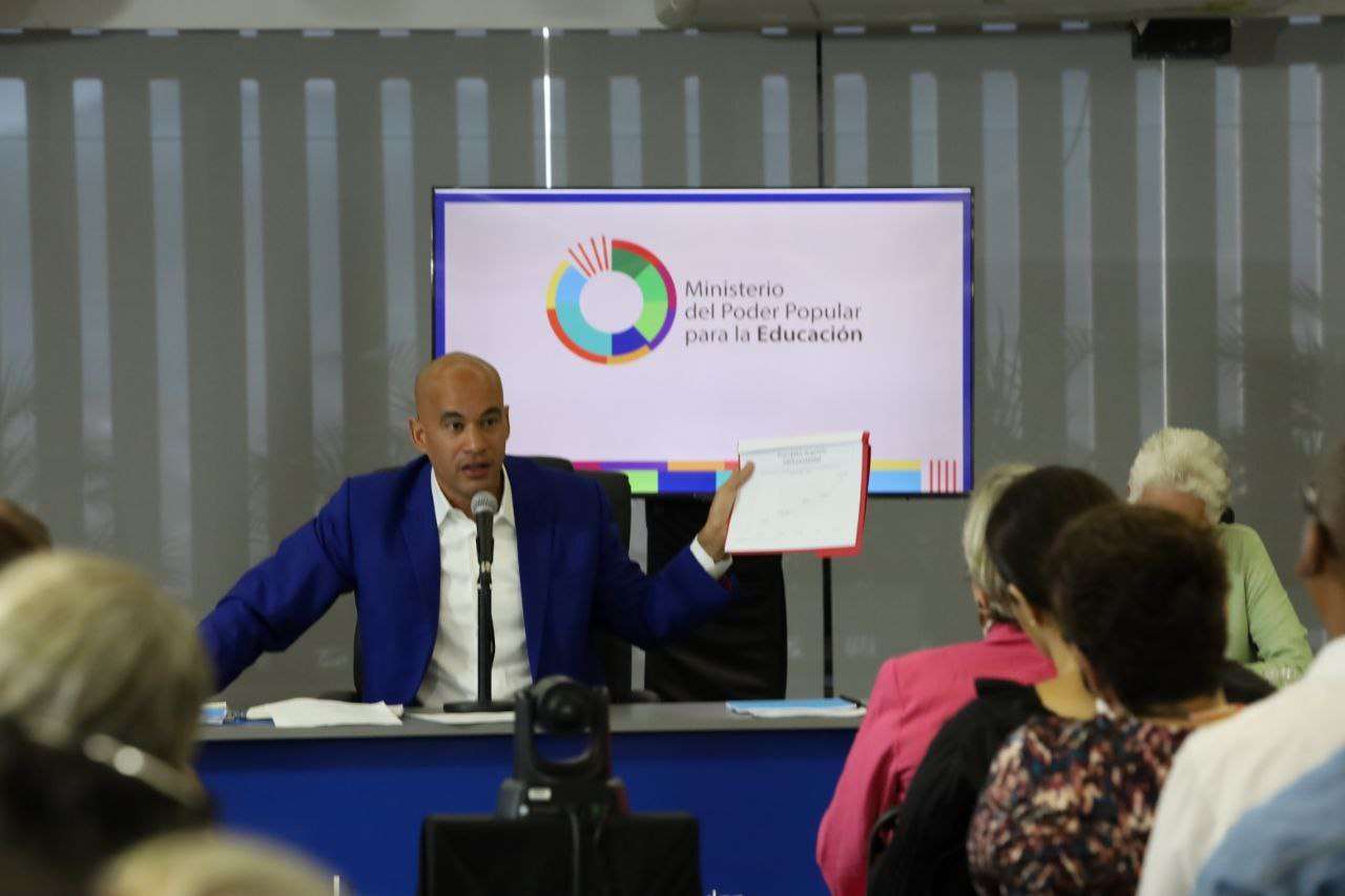 Héctor Rodríguez exhorta a docentes a evaluar causas de la violencia