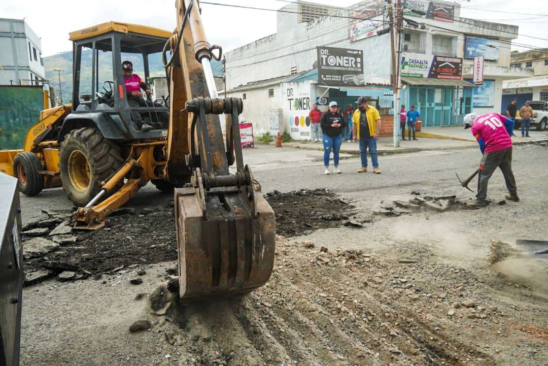 Inició plan especial de asfaltado en Naguanagua y Valencia
