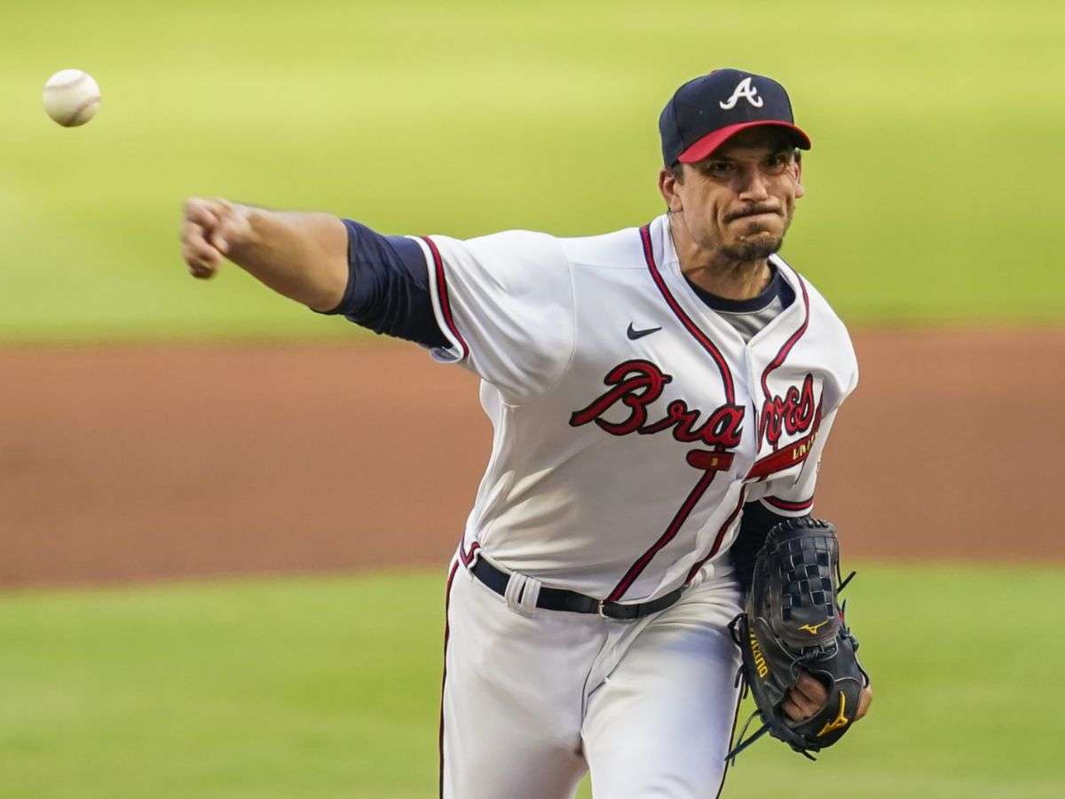 Charlie Morton firma contrato con Orioles 