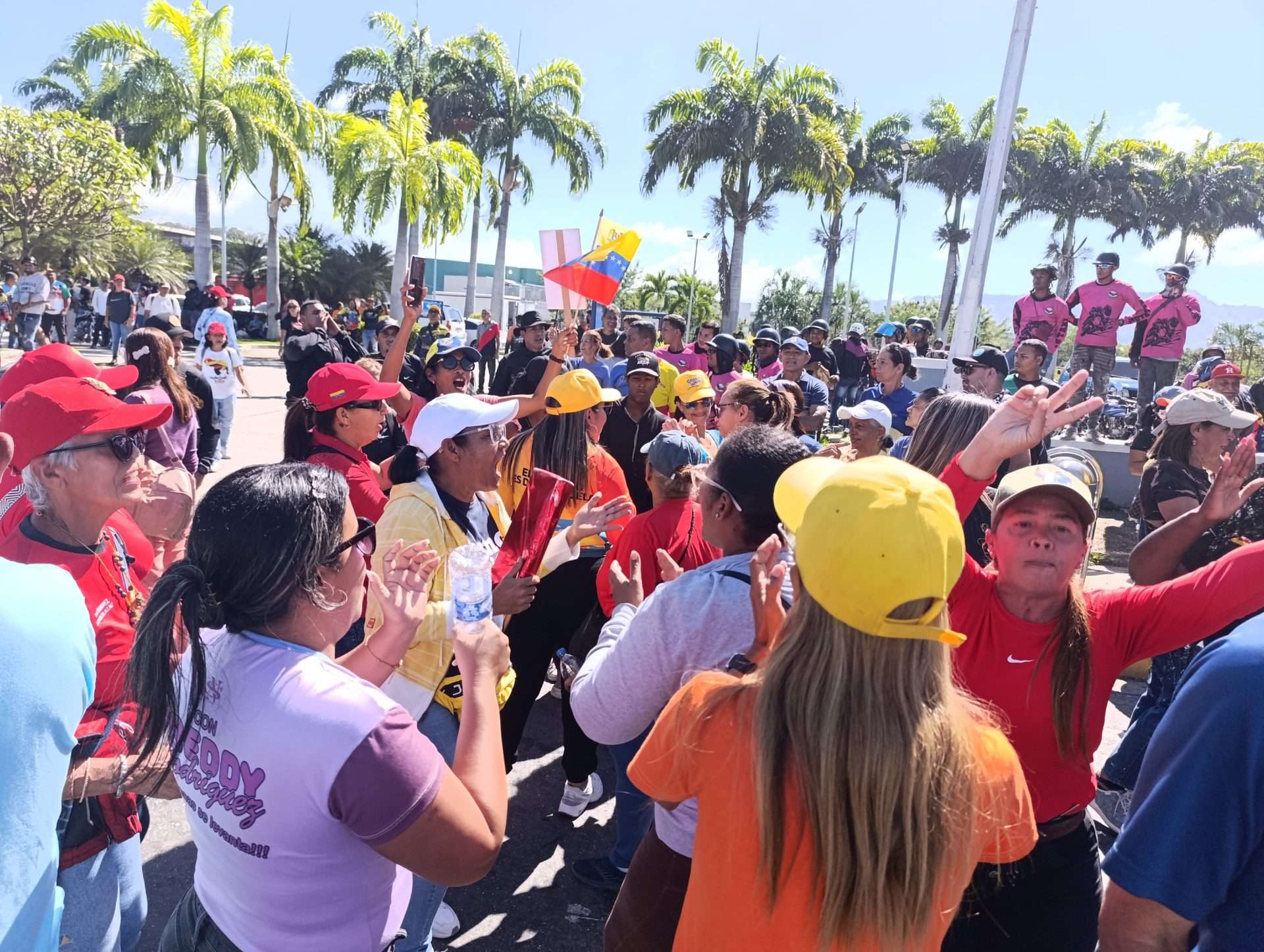 Con puntos de agitación en Guarenas y Guatire militancia apoyó a Maduro