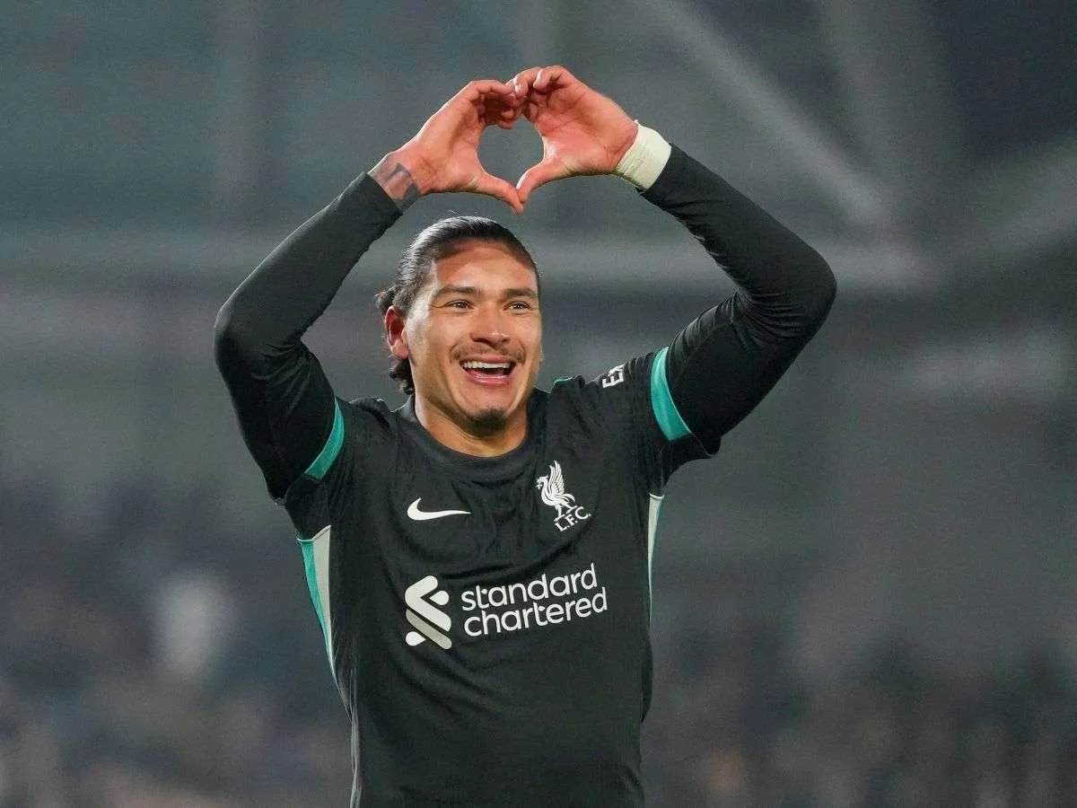 Liverpool mantiene el liderato de la Premier