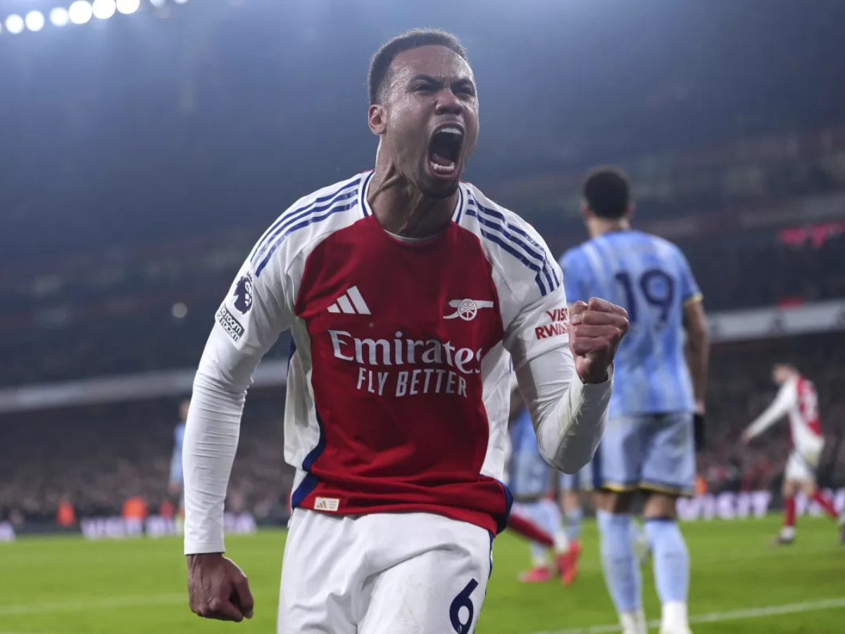 Arsenal acecha de cerca al Liverpool